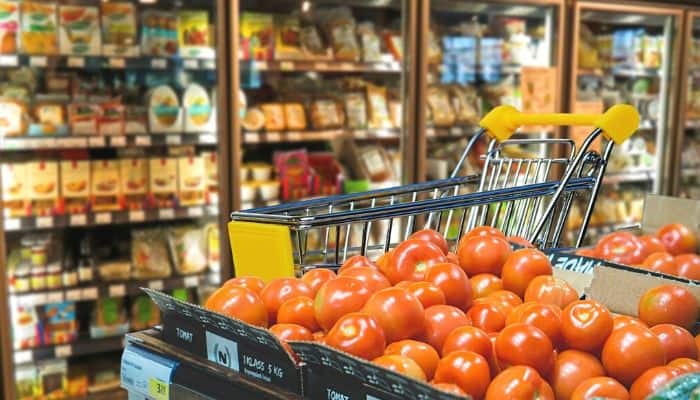 5 Sneaky Supermarket Tactics To Make You Spend More (And How To Avoid Them)